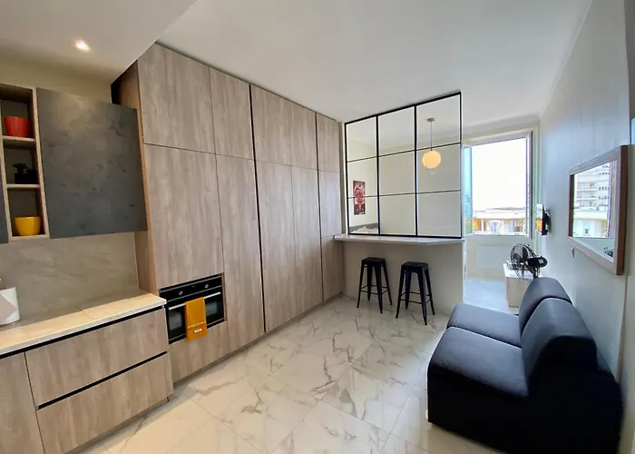 Refurbished With Sea View 5 Min Walk From Monaco By Elevators Appartamento