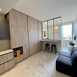 Refurbished With Sea View 5 Min Walk From Monaco By Elevators Lägenhet